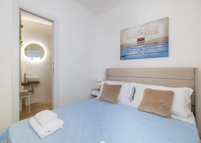 Nostromondo-elegant With Patio In Monti Parioli * Рим