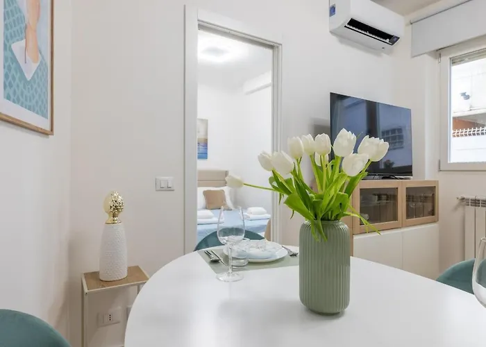 Nostromondo-elegant With Patio In Monti Parioli *